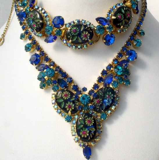 D&E JULIANA Carved PRESSED Glass FLORAL BLUE Fushia NECKLACE BRACELET Demi