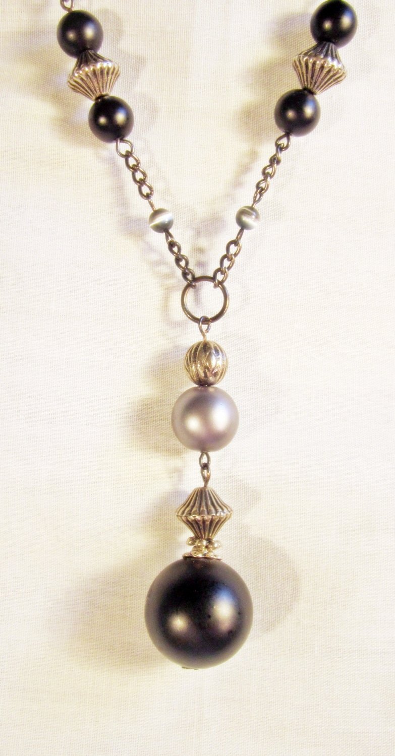 N4 - Black & gray beaded necklace