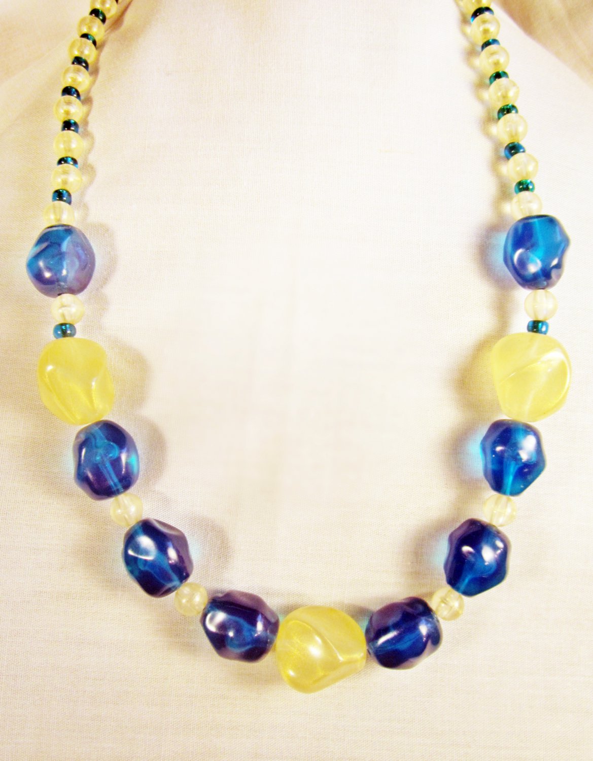 N6 - turquoise & yellow beaded necklace