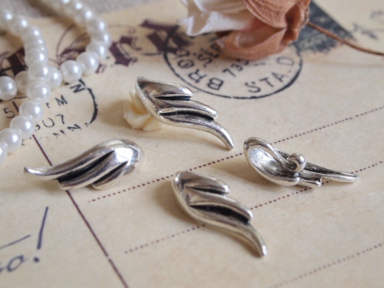 1x Tibetan Silver 3D Wing Pendant PF445