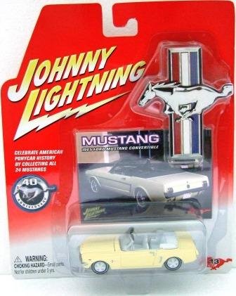 2005 - 1965 Ford Mustang Convertible - Johnny Lightning - 40th Anniversary Edition - White Lightning