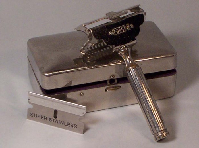 Gem Safety Razor with metal case