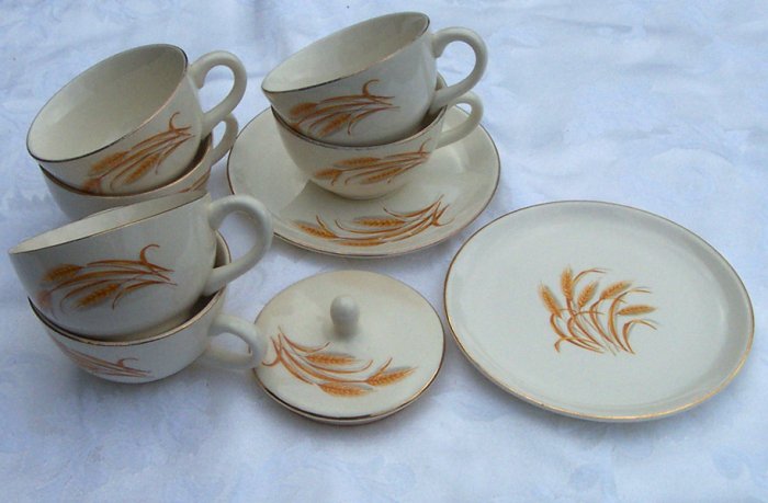 Homer Laughlin Golden Wheat cups, set of 6 plus miscellaneous