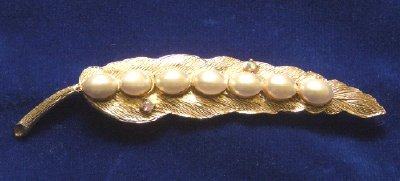Vintage CORO Gold Tone Leaf with Pearls Brooch / Pin