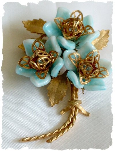 Vintage Corocraft Lucite and Gold Tone Flower Pin
