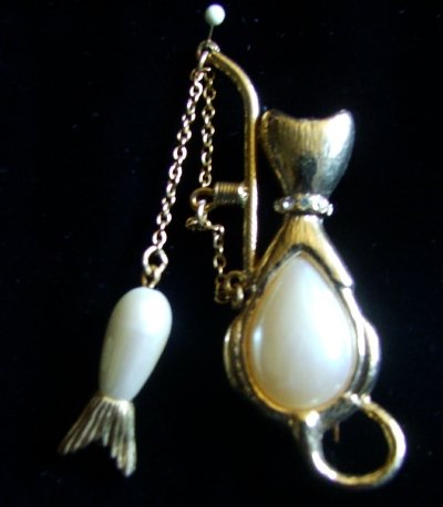 1928 Jewelry Co CAT'S GONE FISHING Pin