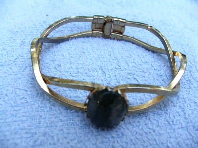 Clip-On Bracelet With Faux Jade