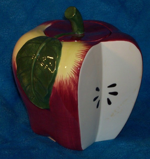 MacIntoshl Apple Cookie Jar by Treasure Craft