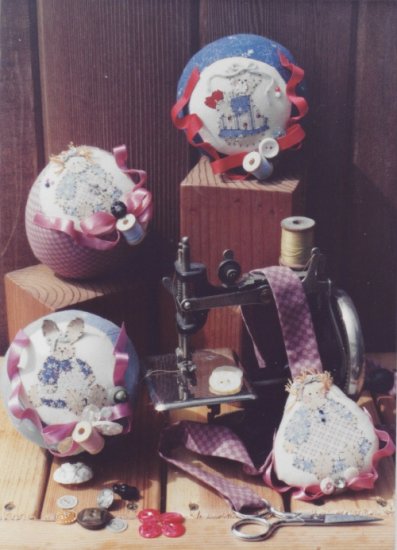 Dolls By Ruth Patttern RC#130 ~ Sew Helpful Pincushion & Scissors Holder