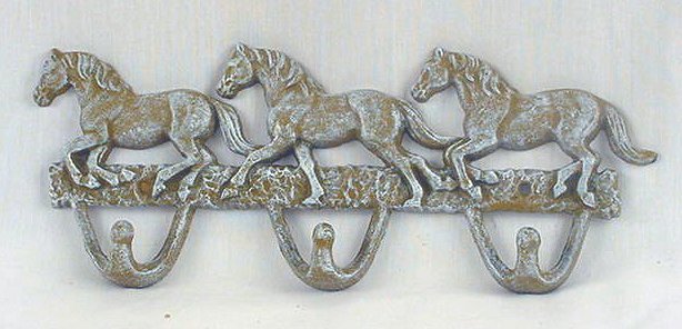 3 Horse Hook Frosted White Antiqued Wall Plaque -01538W