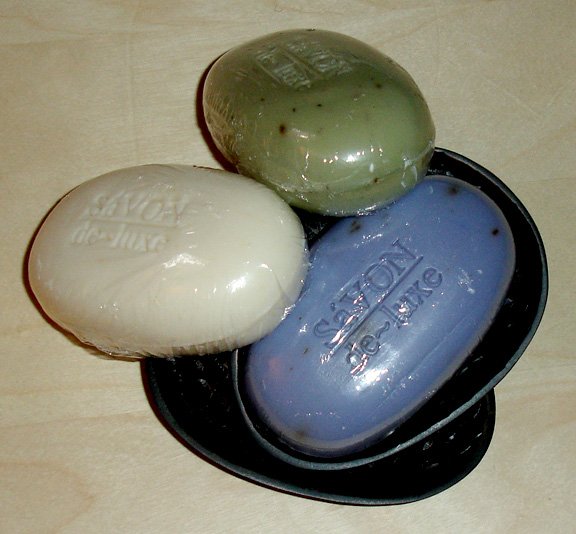 Savon deluxe soap set with dishes