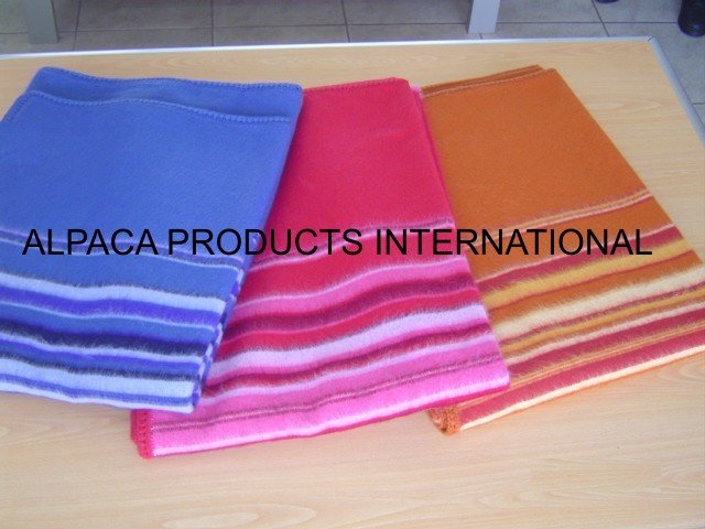 THROWS MODEL LISTADAS IN SEVERAL COLORS