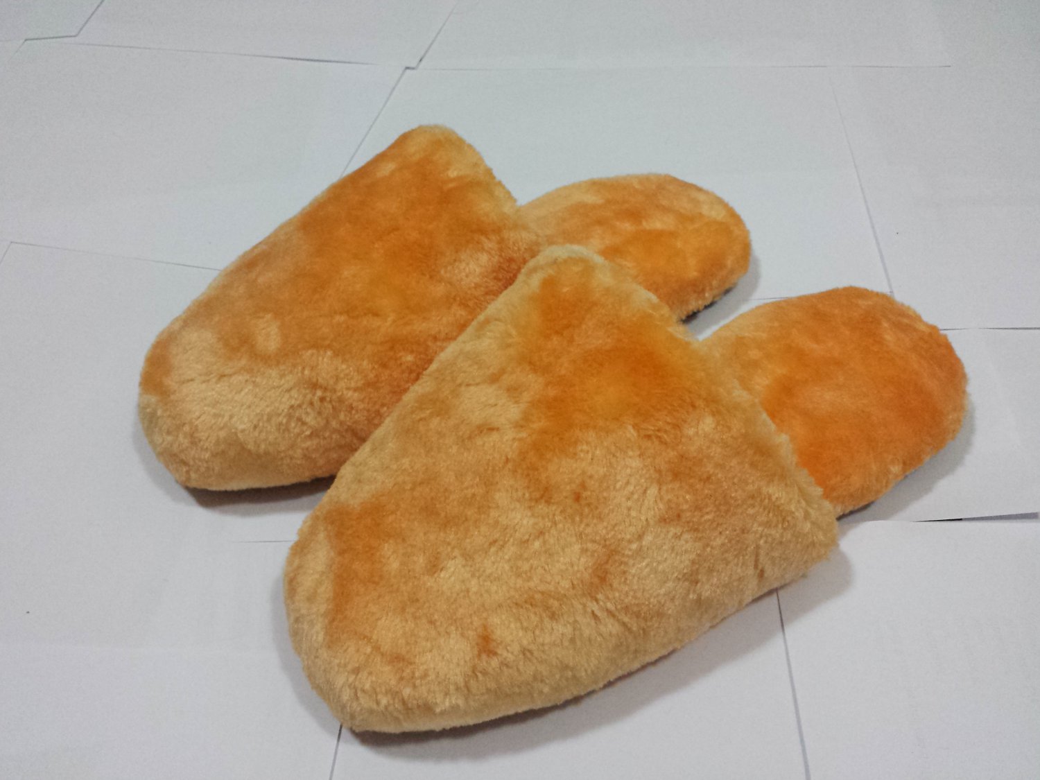 Women Plush Slippers Orange colour NEW $9.99