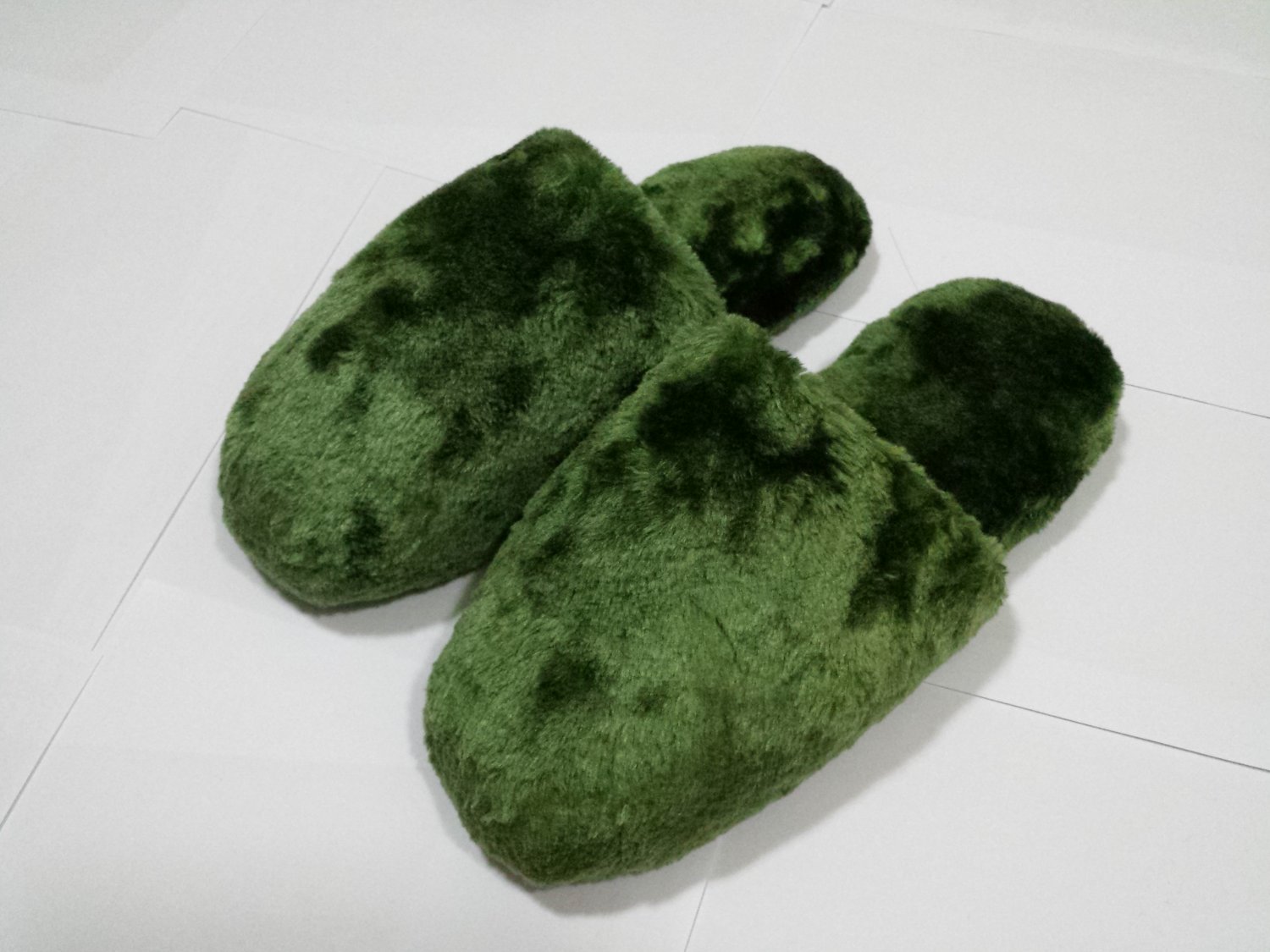 Women Plush Slippers Green NEW $9.99