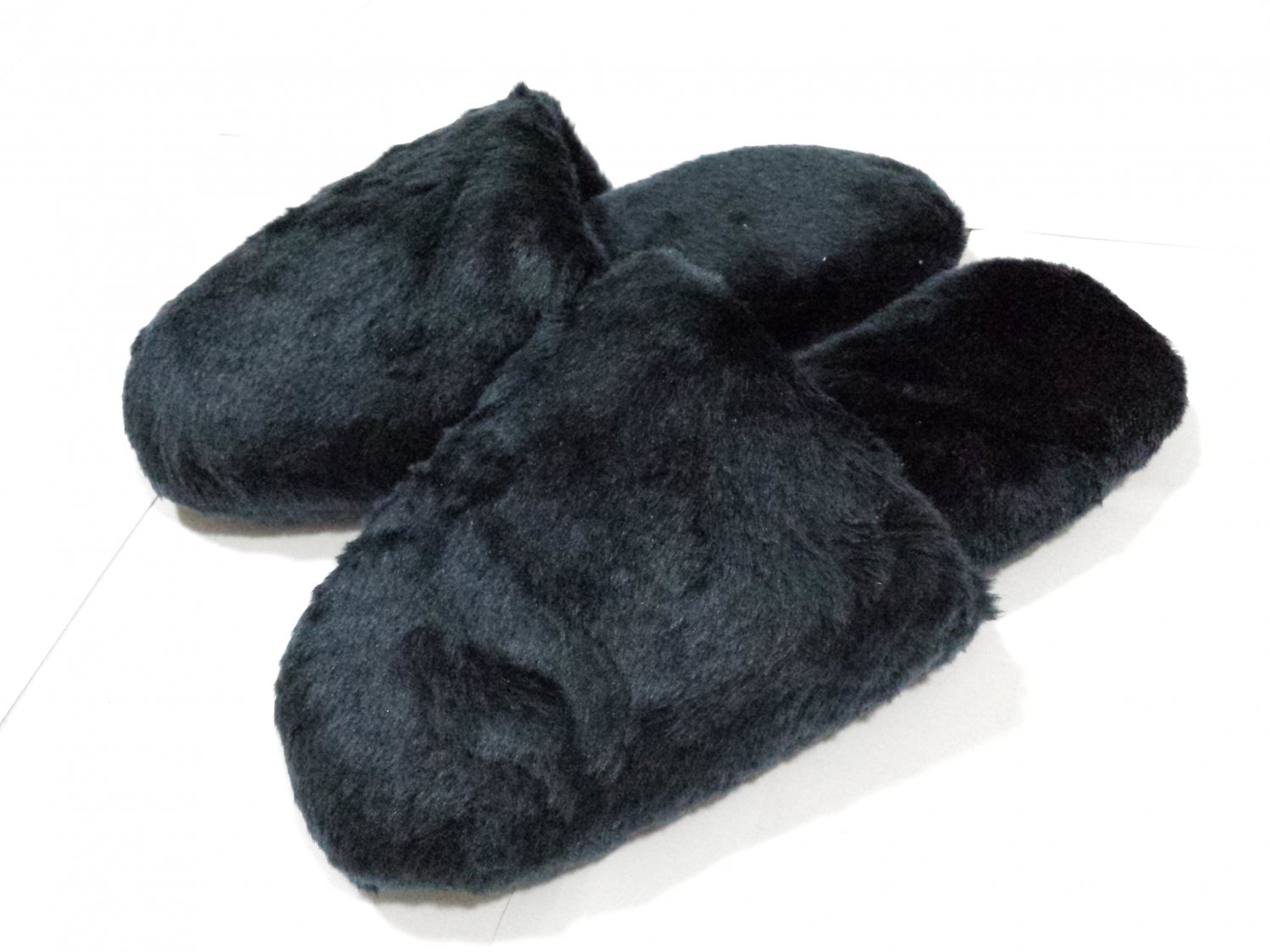 Men Plush Slippers NEW $9.99
