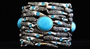 TURQUOISE WIDE CLAW CUFF BRACELET ADORNED WITH GENUINE Crystal~NWT~BEAUTIFUL!!