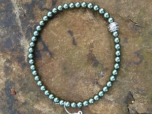 Green Necklace~Glass Pearls~Beautiful~ made with Swarovski Crystals MAGNETIC
