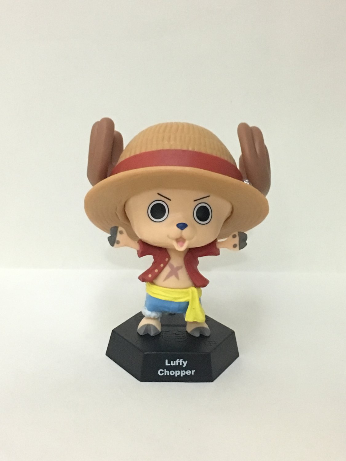 7-11 HK One Piece 2016 Chopper World Figures Luffy Chopper