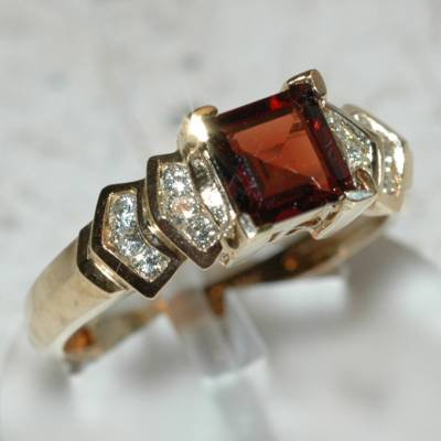 1.79 Carat Garnet & Diamond Ring