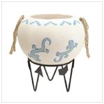 Desert spirit pot with metal stand