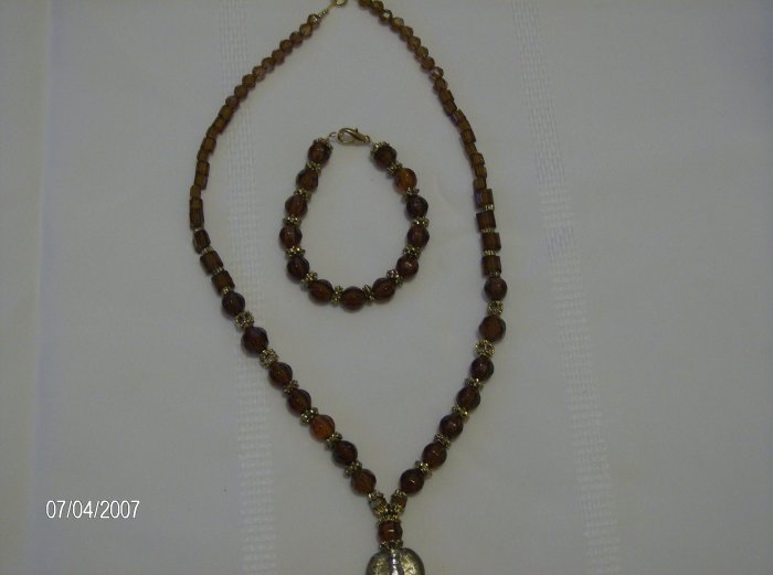 Beautiful "Brown sugar" necklace and matching Bracelet