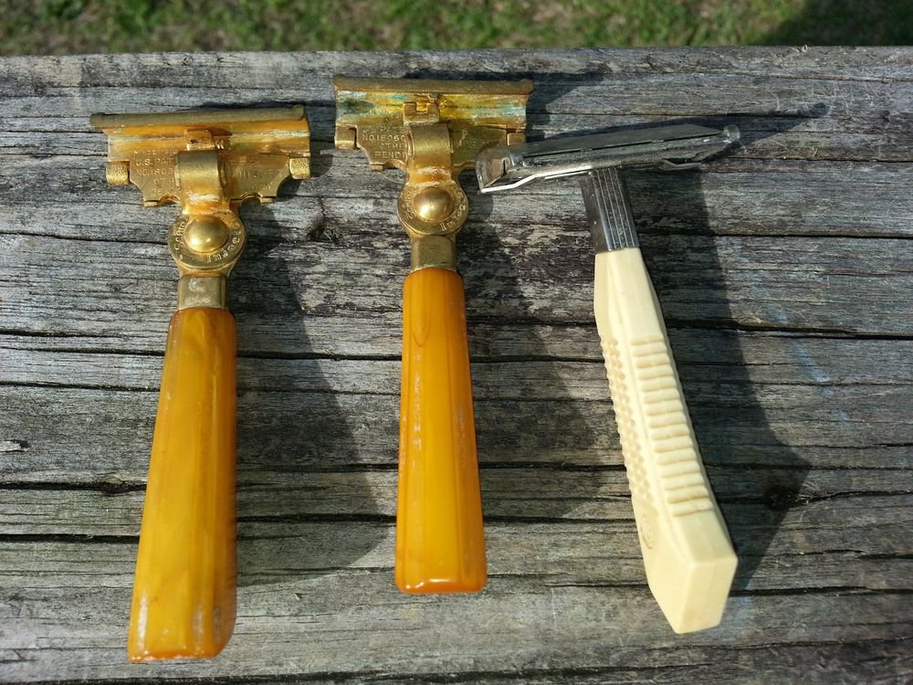 Lot 3 VINTAGE Mens Safety Razors BAKELITE Handles SCHICK INJECTOR ~Gold ~1930'S
