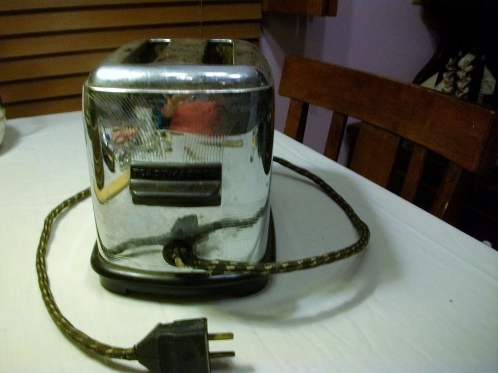 VINTAGE Electric TOASTMASTER CHROME TOASTER ~MODEL 1B8 ~1930's ~BAKELITE ~McGraw