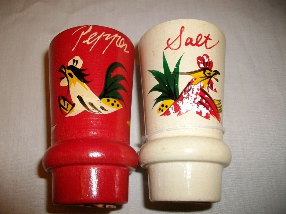 VINTAGE RED & WHITE ROOSTERS / COCK WOOD ~SALT & PEPPER SHAKERS JAPAN? w/CORKS