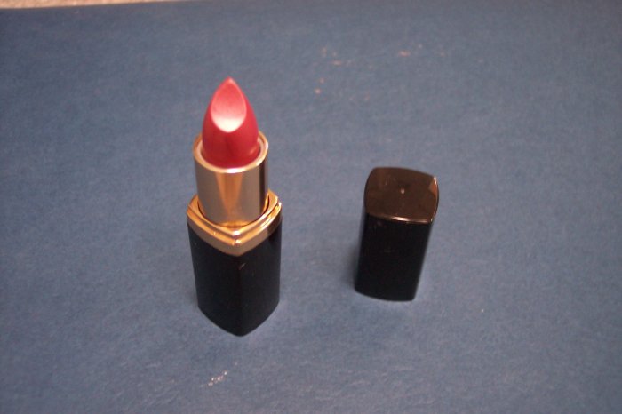 Maybelline Sultry Suede Lipstick NEW!