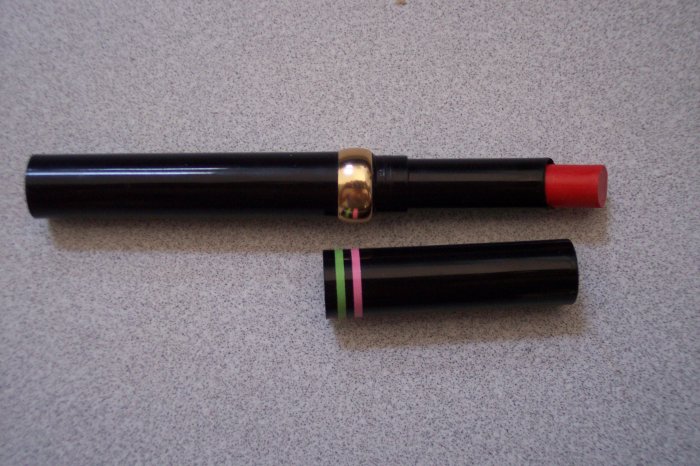 MAYBELLINE Lipstick Brand NEW