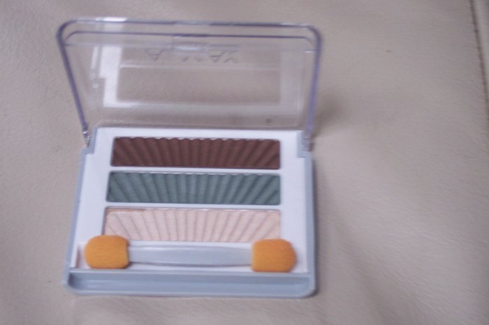 ALMAY tri-color eye shadow - NEW! 0.15oz