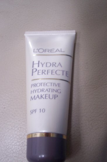 NEW! L'OREAL Hydrating Foundation - 1.2 fl oz