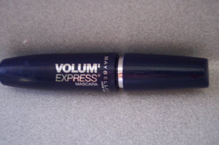 MAYBELLINE Volum' Express mascara NEW!