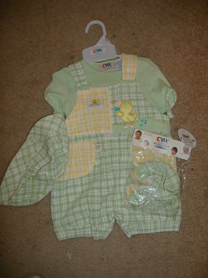 4 PC Boy's Carter Kids Outfit Size 0-3 Months