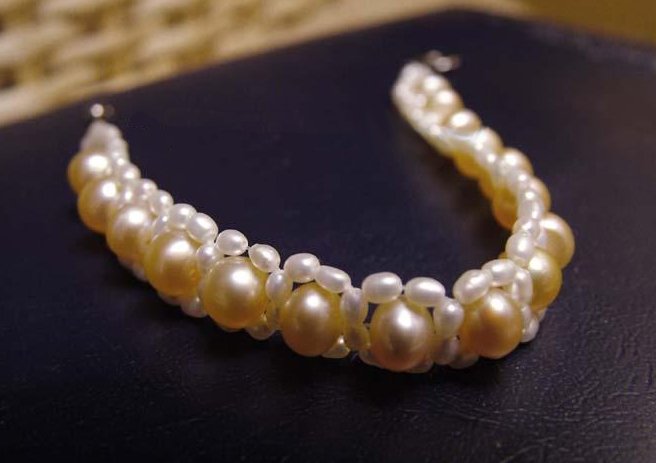 Sea Water Lover Bracelet 6-7 mm Golden and White