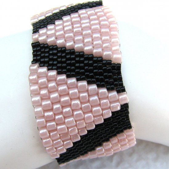 Triangles in Pink Peyote Cuff (2147)