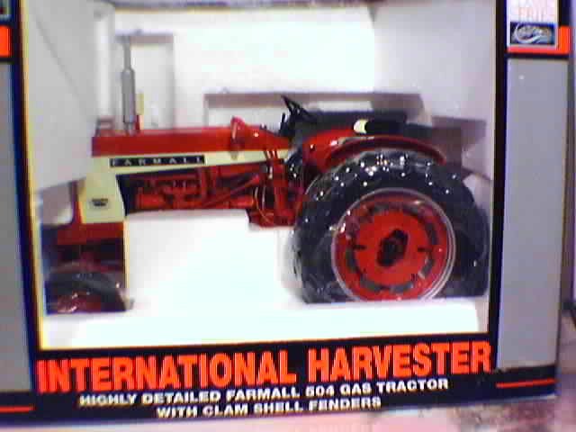 SpecCast IH Farmall 504 Gas 1:16 Scale Diecast Tractor