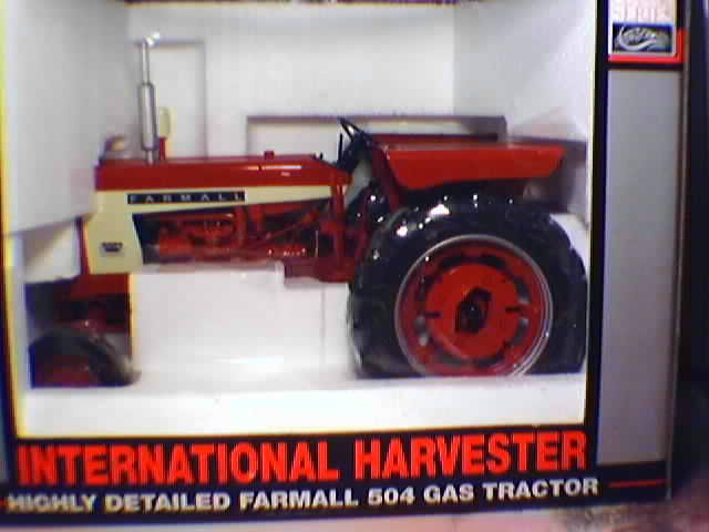 SpecCast IH Farmall 504 Gas 1:16 Scale Diecast Tractor