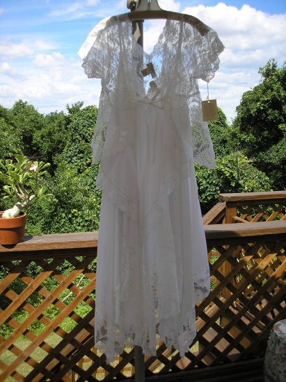 VICTORIA'S SECRET WHITE, BRIDAL, LACY Hankerchief Bottom Penoir Set GORGEOUS Sz Sm BRAND NEW w/ TAGS