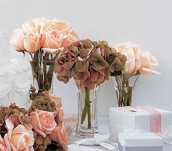 Roses handtied with ribbons