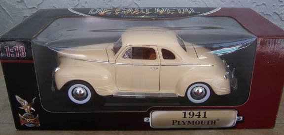 Yat Ming Road Signature 1941 White Plymouth 1:18 Diecast