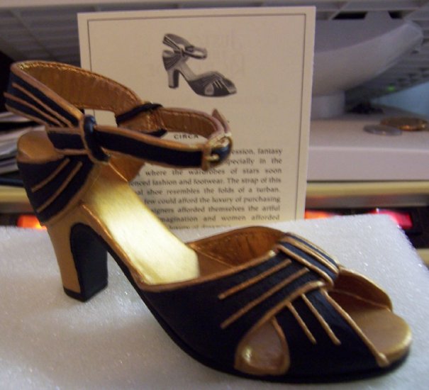 Just the Right Shoe 25043 Rising Star Mint NEW