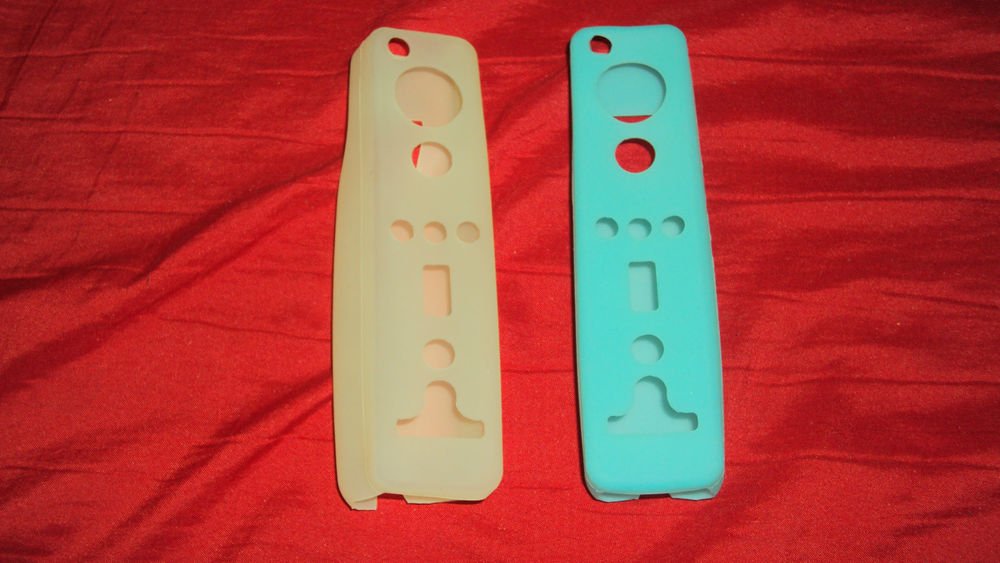 2 GEL SKIN COVERS FOR WIRELESS Wii CONTROLLERs NYKO SHIP SAME DAY NEXT