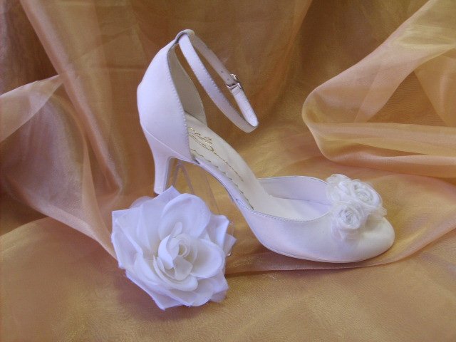Bridal shoes by Elena Zenchenko
