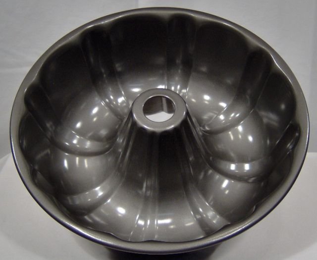 Wear-Ever Crownburst Bundt Cake Pan