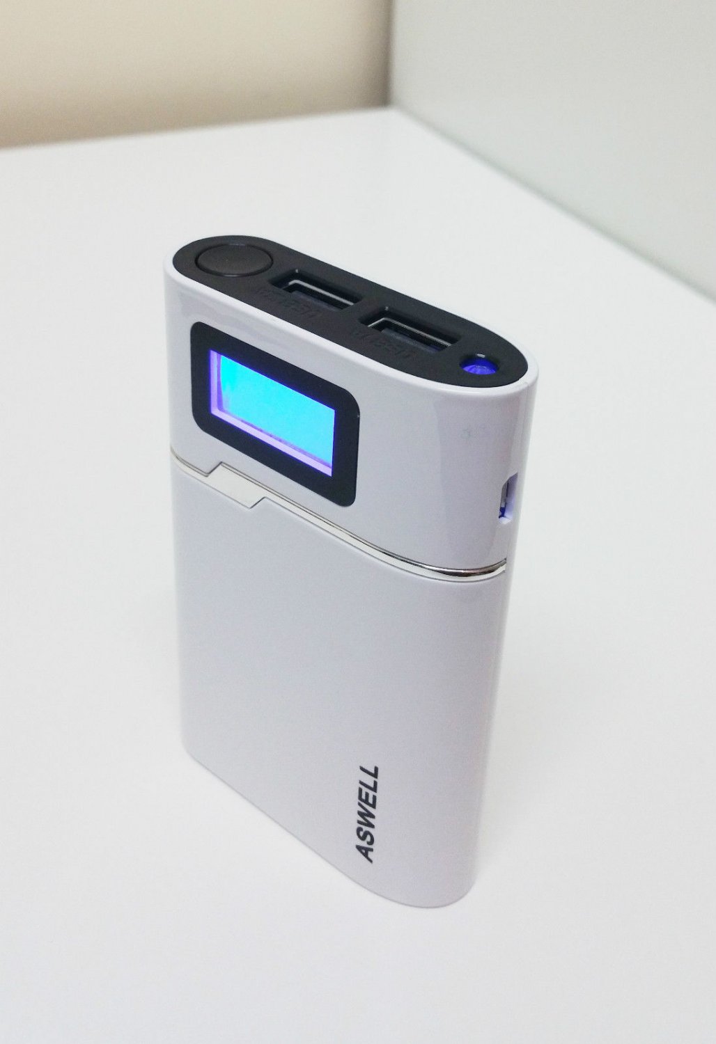 High Capacity 8400 mAh Digital Portable External Charger Power Bank White Color
