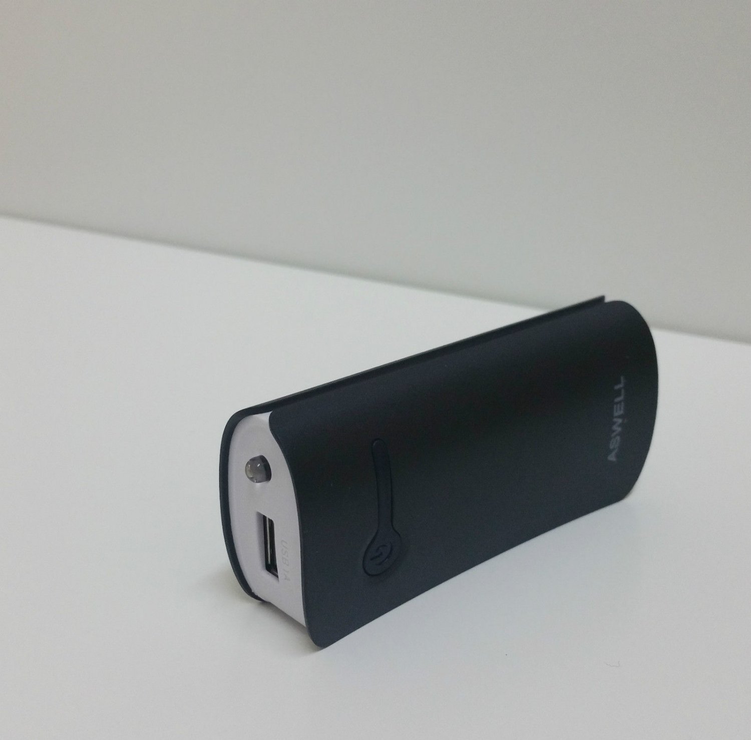 Universal 5600 mAh Black Portable External Charger Power Bank External Charger