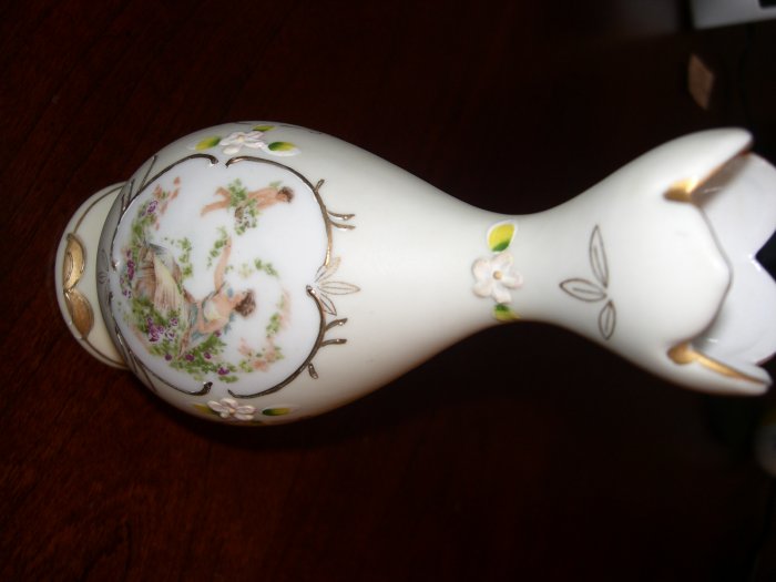 Beautiful Vintage Vase - Cherub w/ gold trim