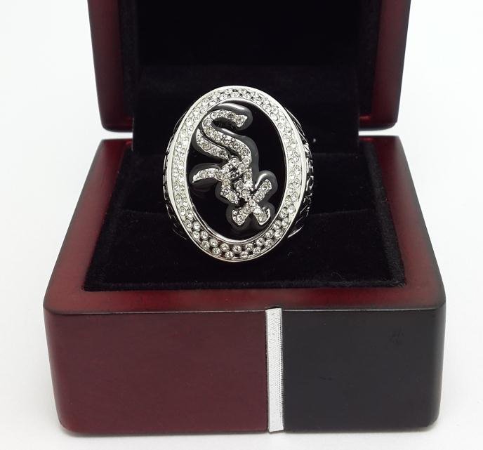 2005 Chicago White Sox World series championship ring MLB Baseball size 9-13 US with wooden box