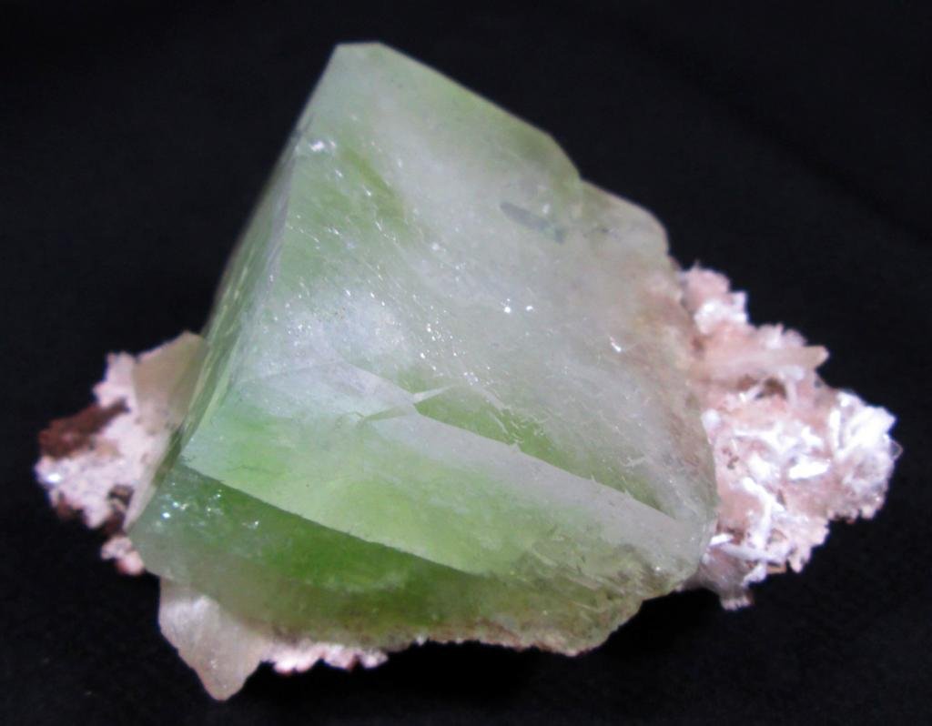 AWESOME STILBITE AND APOPHYLLITE MINERALS CLUSTER FORMATION SPECIMENS PIECE